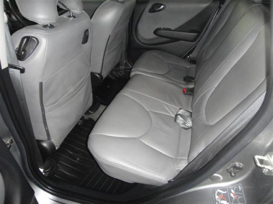 ขาย 2004 Honda Jazz เกียร์ AT รถมือหนึ่ง มี Bookservice สวย พร้อมใช้งาน