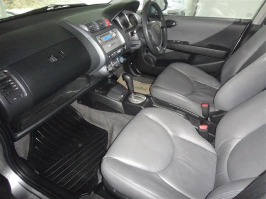 ขาย 2004 Honda Jazz เกียร์ AT รถมือหนึ่ง มี Bookservice สวย พร้อมใช้งาน