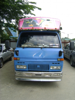 รถหกล้อกลาง