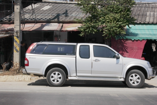 ขายหลังคาดีแมก ตอนครึ่ง สามมิตร SUV-Plus ขายหลังคาดีแมก ตอนครึ่ง สามมิตร SUV-Plus