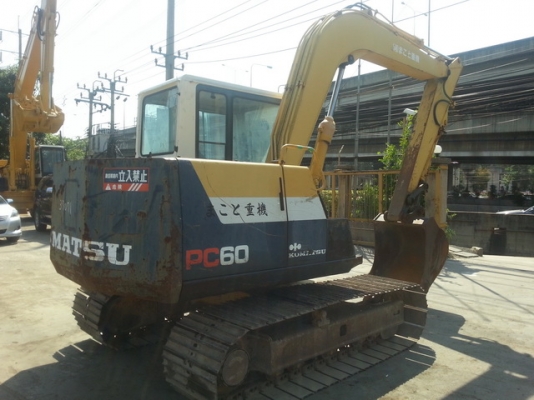 รถขุดดิน  PC60-6-37071  แท็กซ์ใหญ่ อาร์มยาว ชั่วโมงใช้งานน้อย จากญี่ปุ่นเพิ่งมาถึงไทย  โทร.081-373-0559