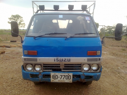ขาย  รถบรรทุก  6  ล้อเล็ก  ISUZU  85  แรงม้า
