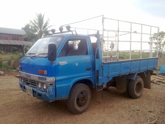 ขาย  รถบรรทุก  6  ล้อเล็ก  ISUZU  85  แรงม้า