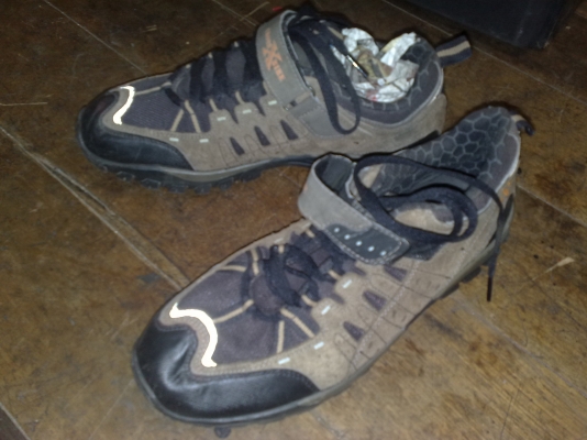 ขายรองเท้าสำหรับปั่นจักรยานมี2คู่ใช้กับเสือหมอบกับเสือภูเขา