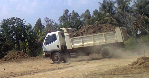 ฝากขาย 6 ล้อดั้ม 110 แรง MITSUBISHI CANTER**ไฟเหลี่ยม