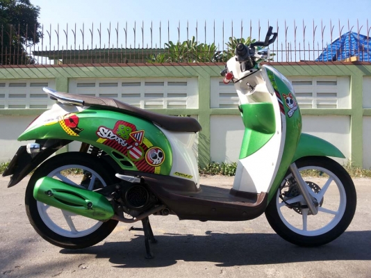 ขออนุญาติขาย HONDA Scoopy-i 110 cc. มือเดียว สีเขียวขาว หัวฉีด