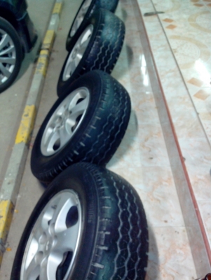 ขายแม็กมิตซูขอบ15พร้อมยาง 215/70/15 ราคาถูก ขายราคานี้ครับ