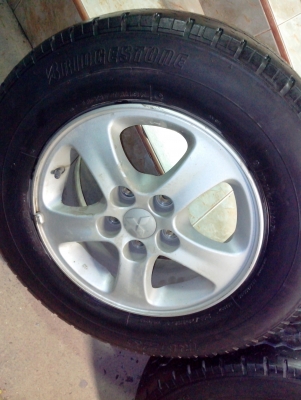 ขายแม็กมิตซูขอบ15พร้อมยาง 215/70/15 ราคาถูก ขายราคานี้ครับ