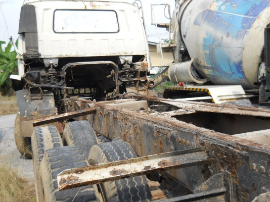 รถบรรทุก อีซูซุ 10 ล้อ  2 เพลา ไม่มีเครื่องยนต์