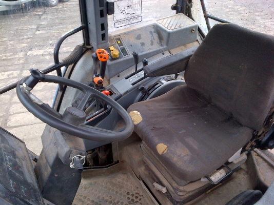 รถไถฟอร์ด 6640