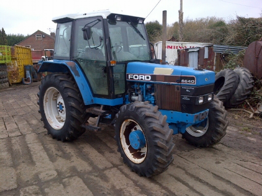 รถไถฟอร์ด 6640
