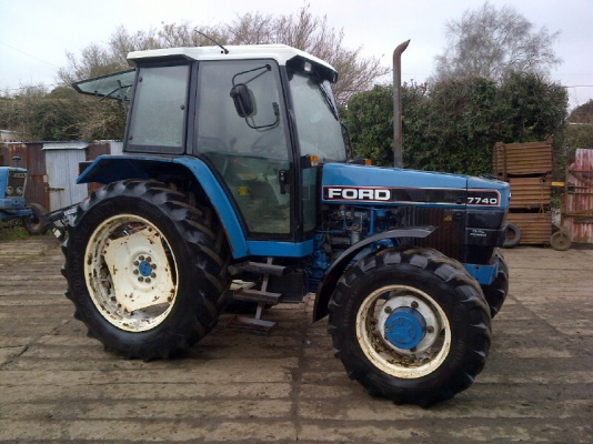 รถไถฟอร์ด 7740