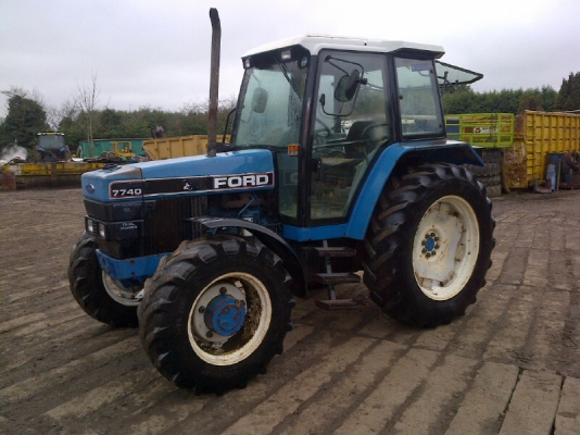 รถไถฟอร์ด 7740