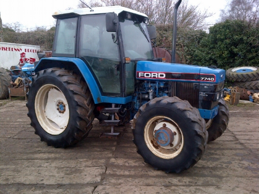 รถไถฟอร์ด 7740