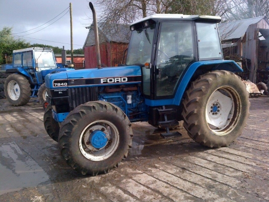 รถไถฟอร์ด 7840