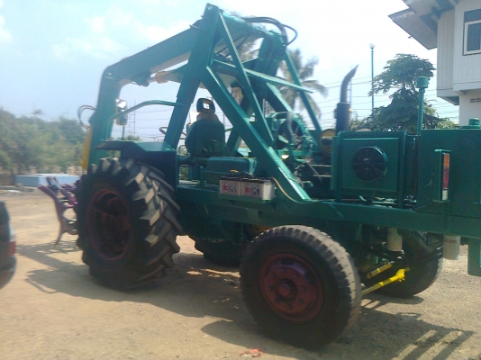 รถคีบอ้อย FORD คีบหลัง เครื่อง 6 สูบ เกียร์ทอร์ค  พร้อมใช้งาน