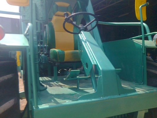 รถคีบอ้อย FORD คีบหลัง เครื่อง 6 สูบ เกียร์ทอร์ค  พร้อมใช้งาน