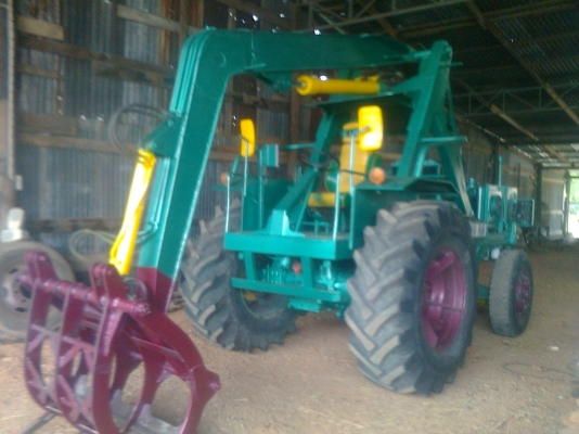 รถคีบอ้อย FORD คีบหลัง เครื่อง 6 สูบ เกียร์ทอร์ค  พร้อมใช้งาน