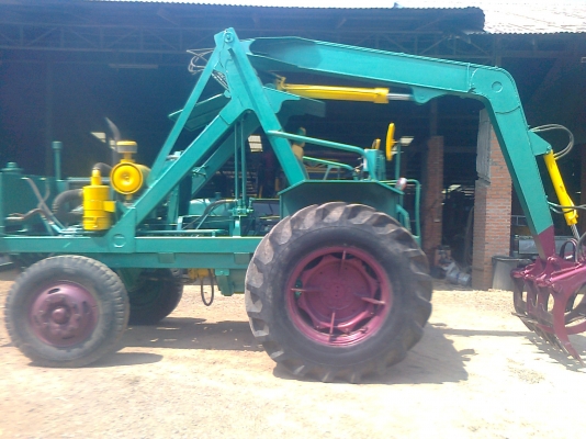 รถคีบอ้อย FORD คีบหลัง เครื่อง 6 สูบ เกียร์ทอร์ค  พร้อมใช้งาน