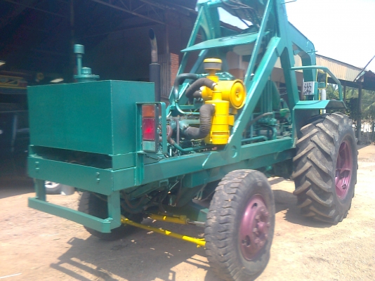 รถคีบอ้อย FORD คีบหลัง เครื่อง 6 สูบ เกียร์ทอร์ค  พร้อมใช้งาน