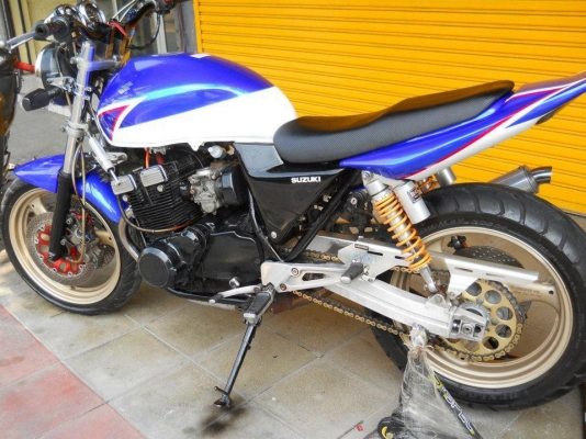 ขาย SUzuki GS 700cc เเต่งเปน super4  มีเล่ม ทะเบียน