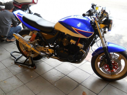 ขาย SUzuki GS 700cc เเต่งเปน super4  มีเล่ม ทะเบียน