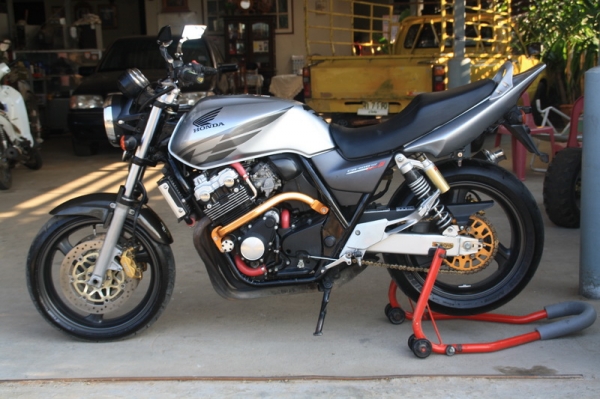 ขาย CB 400 เทค 3 ปี05 สรรพสามิตแท้ เครื่องดี สีเดิม สวย ท่อ yoshimura 134000