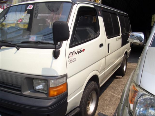 toyata hiace หัวจรวด2000ccแก๊สlpgใหม่เอี่ยม เบาะหนัง3แถว9ที่นั่ง
