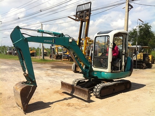 รถแบคโฮ KOMATSU PC35R-8