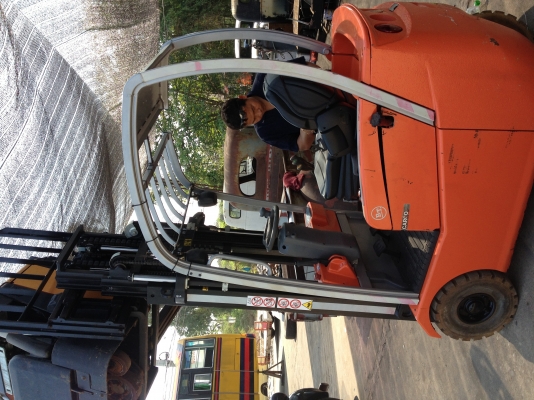 ขายโฟล์กลิฟ ยี่ห้อ BT ปี 2011 ขนาด 1.6ตัน เสาสูง 4.30ม.