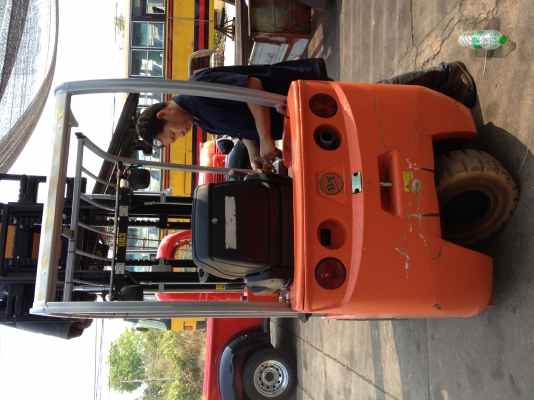 ขายโฟล์กลิฟ ยี่ห้อ BT ปี 2011 ขนาด 1.6ตัน เสาสูง 4.30ม.