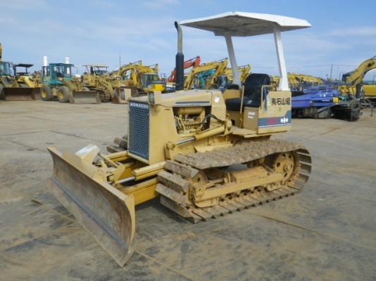 รถแทรคเตอร์ Komatsu D20P-6 เก่าญี่ปุ่น ใบมีดปรับ 6 ทิศทาง