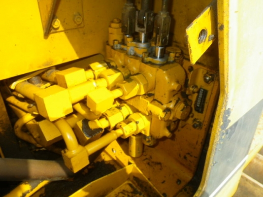 รถแทรคเตอร์ Komatsu D20P-6 เก่าญี่ปุ่น ใบมีดปรับ 6 ทิศทาง