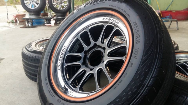 ขายล้อแม็กมือ2 cosmis xt-206r by Kiki แท้ 18" ยางปี12สนใจติดต่อ ตาเล็ก ล้อและยางครับ 081-3747940