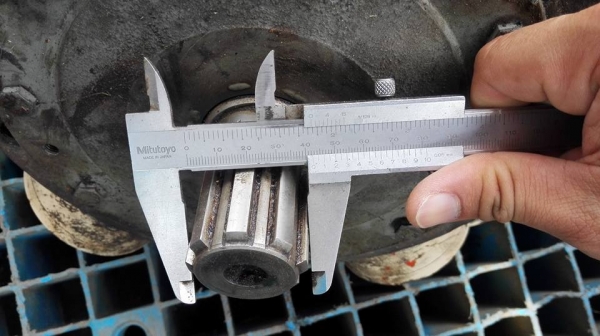 ** SOLD ** มอเตอร์ไฮดรอลิคปั้ม 5 ดาว MODENA Made in ITALY เบอร์ 4 ถอดจากไลน์ฉีดน้ำมันใสๆพร้อมใช้