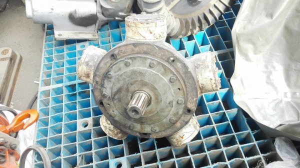 ** SOLD ** มอเตอร์ไฮดรอลิคปั้ม 5 ดาว MODENA Made in ITALY เบอร์ 4 ถอดจากไลน์ฉีดน้ำมันใสๆพร้อมใช้