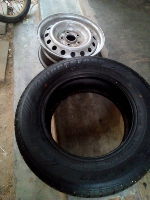 กะทะล้อ 5 รู  ขอบ15  รถกระบะ ใหม่ๆ  มี 1 ใบ โทร.081-427-3941