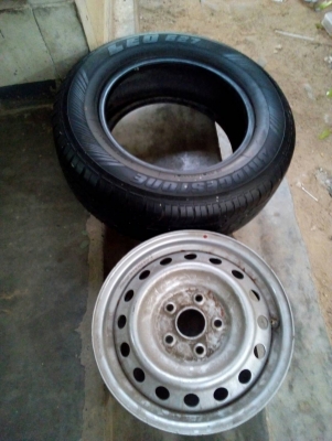 กะทะล้อ 5 รู  ขอบ15  รถกระบะ ใหม่ๆ  มี 1 ใบ โทร.081-427-3941