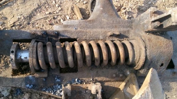 ขายโซ่พร้อมแผ่น รถแทรกเตอร์ D-4. ตีนเป็ด แผ่นยาว 100 ซม. และสปริงเร่งแทรก  ขายไม่แพงครับ