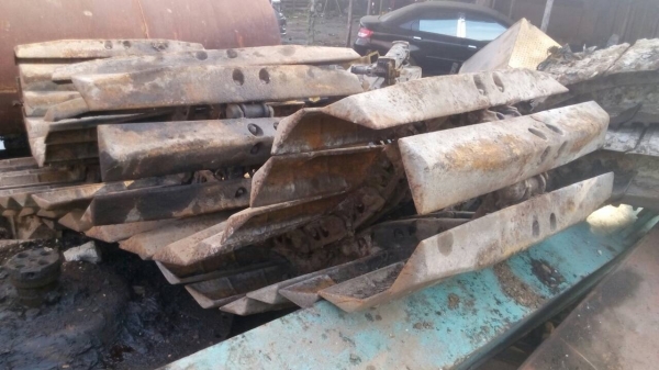 ขายโซ่พร้อมแผ่น รถแทรกเตอร์ D-4. ตีนเป็ด แผ่นยาว 100 ซม. และสปริงเร่งแทรก  ขายไม่แพงครับ