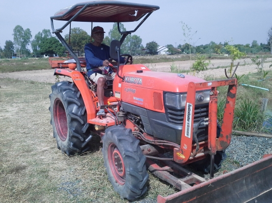 ขาย คูโบต้า L3408 พร้อมใช้ อุปกรณ์ ใบมีดดันหน้า ฝานพรวน 6 &times; 22 ตราช้าง  และโลตารี่ รถใช้งานปกติครับ รถ 1733 ชั่วโมง