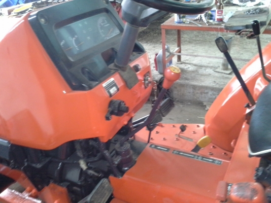 ขาย คูโบต้า L3408 พร้อมใช้ อุปกรณ์ ใบมีดดันหน้า ฝานพรวน 6 &times; 22 ตราช้าง  และโลตารี่ รถใช้งานปกติครับ รถ 1733 ชั่วโมง