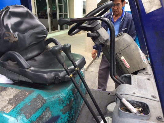 +++ ขายโฟล์คลิฟท์ KOMATSU FD30-14 ขนาด 3 ตัน เครื่องยนต์ดีเซล เสา 3 เมตร เกียร์ธรรมดา งา 1,070 มม. ยางตันครับ +++ ขายโฟล์คลิฟท์ KOMATSU FD30-14 ขนาด 3 ตัน เครื่องยนต์ดีเซล เสา 3 เมตร เกียร์ธรรมดา งา 1,070 มม. ยางตันครับ