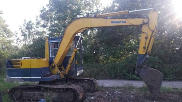 ขาย 285,000 KOMATSU PC60-3  เครื่องดี ปั้มแรง โช่หนา เอวเเน่น มีไลน์หัวเจาะ  เอกสารอินวอยท์  รถอยู่ จ.บุรีรัมย์  090-772-3710 090-772-3708