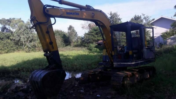 ขาย 285,000 KOMATSU PC60-3  เครื่องดี ปั้มแรง โช่หนา เอวเเน่น มีไลน์หัวเจาะ  เอกสารอินวอยท์  รถอยู่ จ.บุรีรัมย์  090-772-3710 090-772-3708