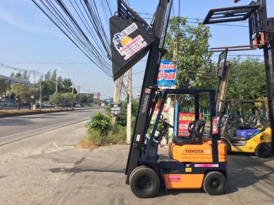 ขายรถโฟล์คลิฟท์สำหรับตักยางพาราตักยางก้อนตักยางถ้วยตักขี้ยางเศษยาง