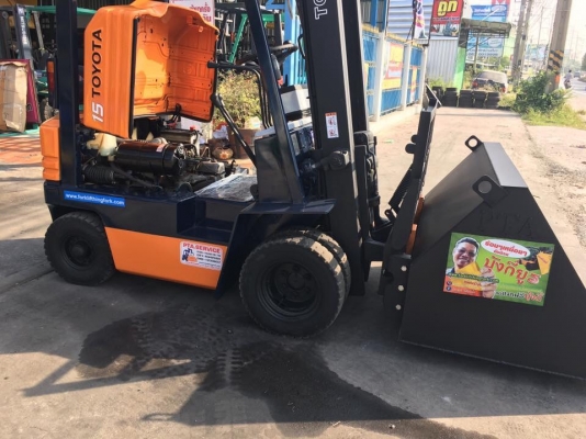 ขายรถโฟล์คลิฟท์สำหรับตักยางพาราตักยางก้อนตักยางถ้วยตักขี้ยางเศษยาง