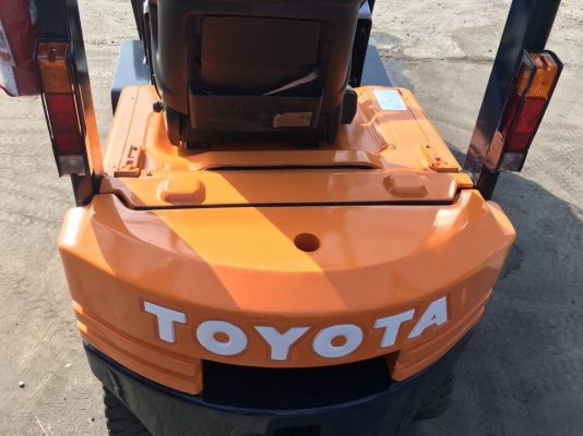 ขายรถโฟล์คลิฟท์สำหรับตักยางพาราตักยางก้อนตักยางถ้วยตักขี้ยางเศษยาง