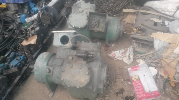 คอมแอร์ชิลเลอร์ ตัวละ 7000 มีสองตัว เหมาๆลดอีก