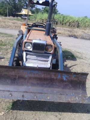 สีนวนจัดให้ Kubota L22.02  22แรง สภาพพร้อมลุย มาพร้อมใบดันและผานสาม ขับเคลื่อนสี่ล้อ สนใจติดต่อ 089-9638932